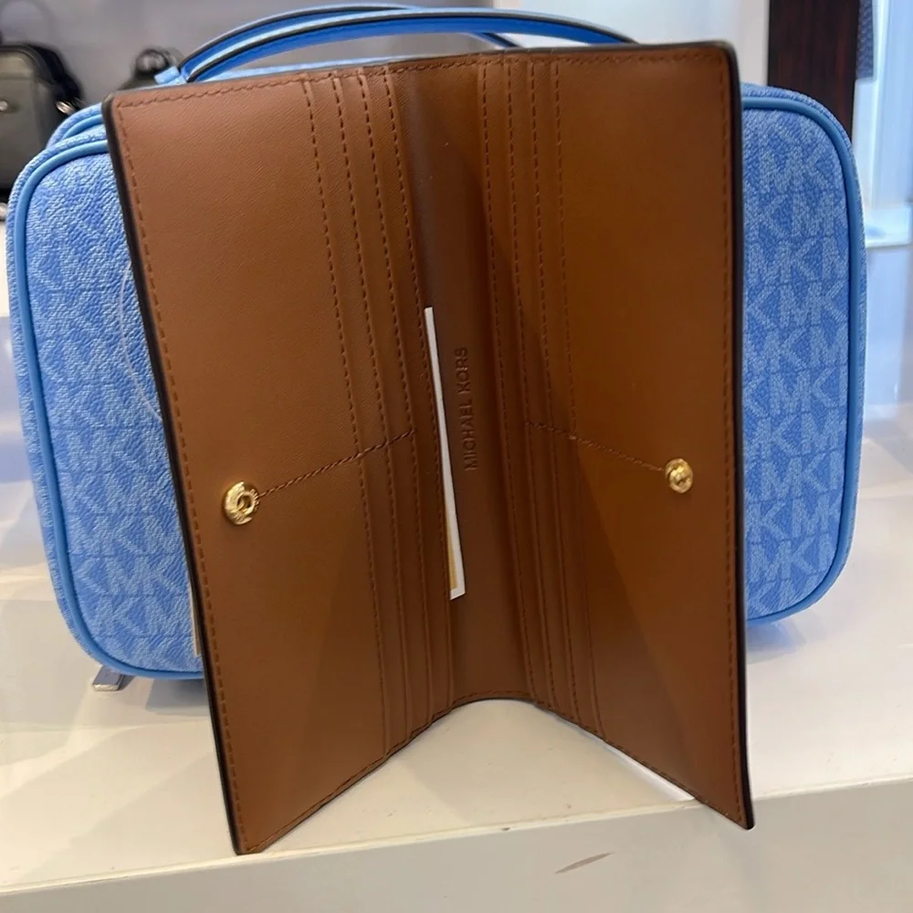 Michael Kors Reed Lg Bifold Pebbled Leather Snap Wallet Card Case
Luggage
NWT - Picture 4 of 16